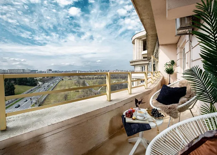 Qult - Monarch Apartment