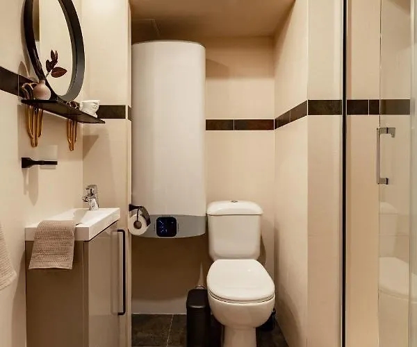 Qult - Monarch Apartment Bucharest