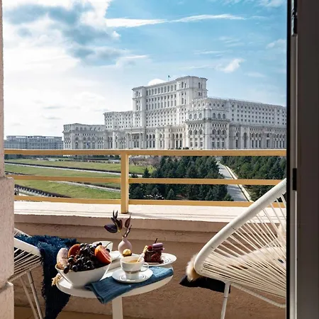 Qult - Monarch Апартаменти *