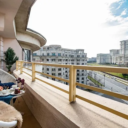 Qult - Monarch Bucharest