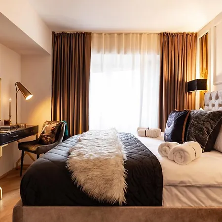 Qult - Monarch Апартаменти