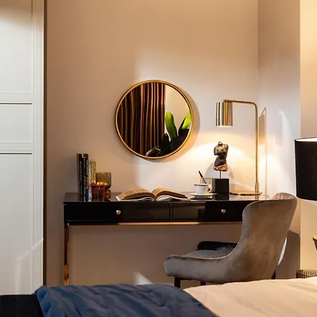 Qult - Monarch * Bucharest