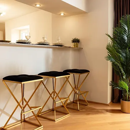 Apartment Qult - Monarch