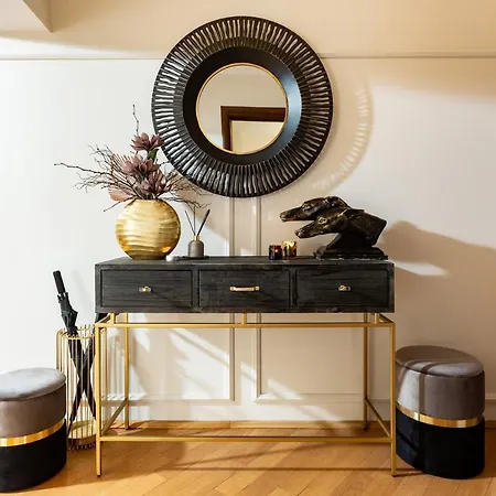 Qult - Monarch Bükreş