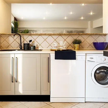 Apartment Qult - Monarch *