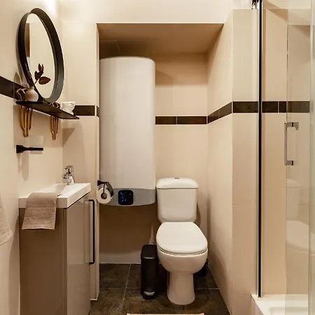 Qult - Monarch Apartament Bukareszt