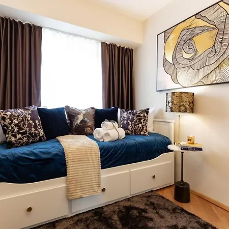 Qult - Monarch Bükreş