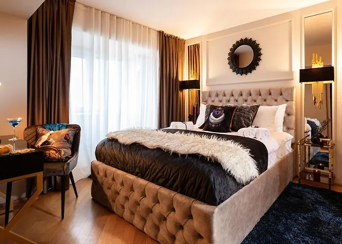 Qult - Monarch Bukarest