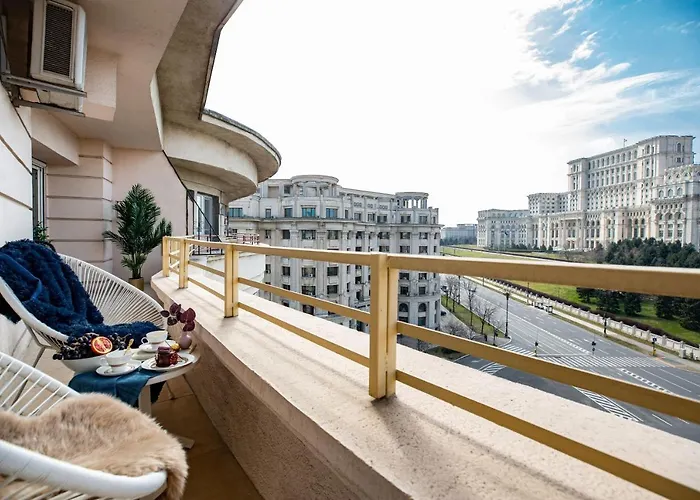 Qult - Monarch Bukarest