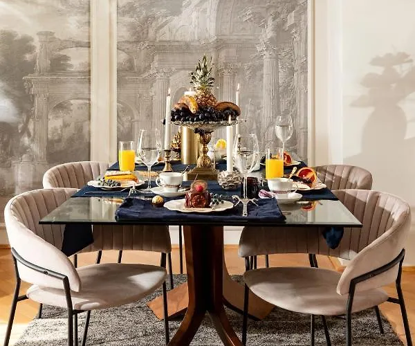 Qult - Monarch Apartament *