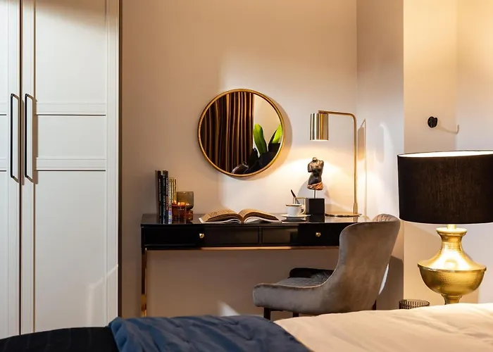 Qult - Monarch * Bucureşti