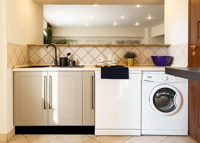 Апартаменти Qult - Monarch *