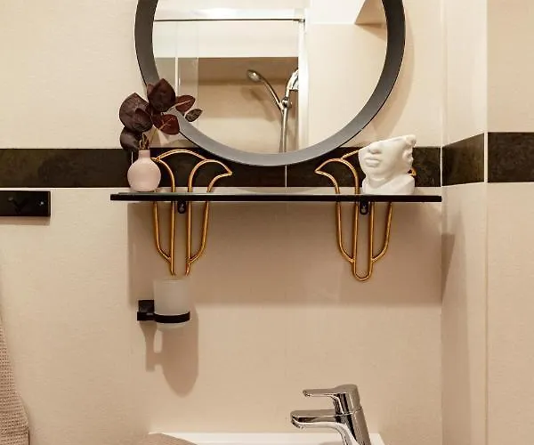 Qult - Monarch Apartament *