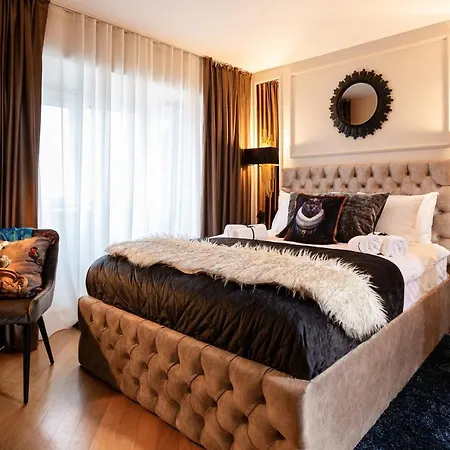 Qult - Monarch Bucarest